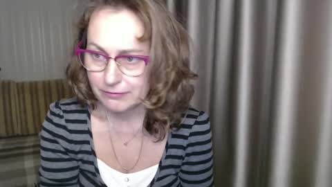 Lauraoven1 online show from 20, 12, 2024