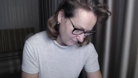 Lauraoven1 online show from 18, 1, 2025