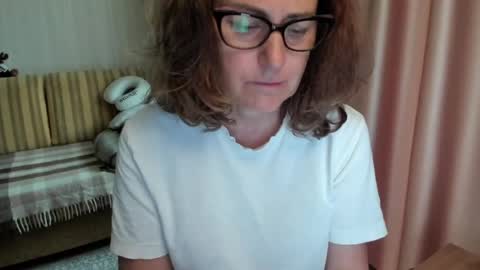 Lauraoven1 online show from 9, 6, 2026