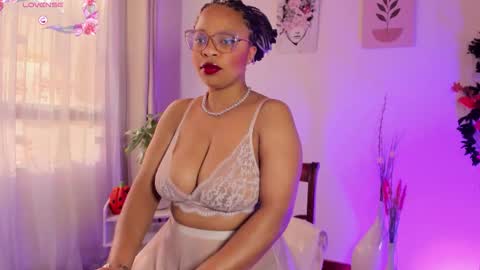 Snapshot of lauraricci_ chatting on 15, 10, 2025 Laurita Aries online show from 15, 10, 2025