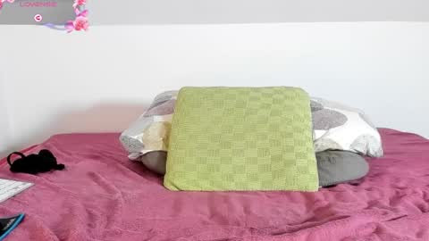 Snapshot of laurasommer chatting on 21, 1, 2025 Laura Lara Sommer online show from 21, 1, 2025