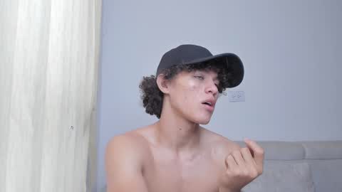 Snapshot of laureent__ chatting on 30, 12, 2024 Laureent online show from 30, 12, 2024