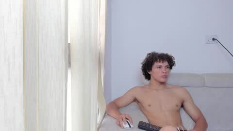 Snapshot of laureent__ chatting on 2, 1, 2025 Laureent online show from 2, 1, 2025