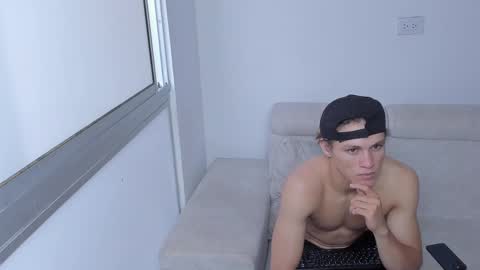 Snapshot of laureent__ chatting on 24, 2, 2025 Laureent online show from 24, 2, 2025