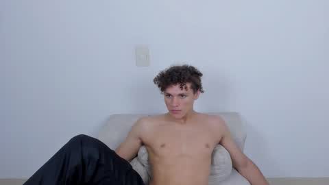 Snapshot of laureent__ chatting on 3, 3, 2025 Laureent online show from 3, 3, 2025