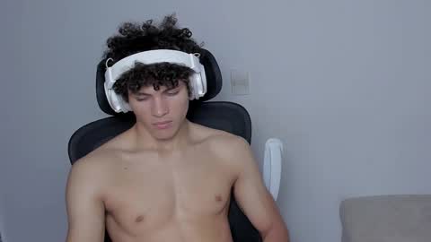 Snapshot of laureent__ chatting on 8, 11, 2025 Laureent online show from 8, 11, 2025