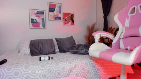 MissLauren online show from 12, 12, 2024