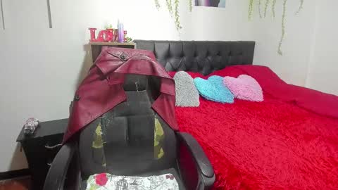 Snapshot of lauren_ashlee chatting on 2, 12, 2025 Lauren Independent model online show from 2, 12, 2025