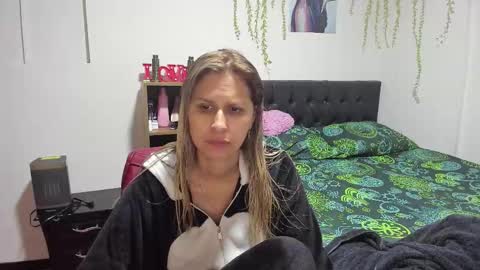 Snapshot of lauren_ashlee chatting on 6, 2, 2026 Lauren Independent model online show from 6, 2, 2026