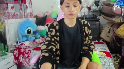 Snapshot of laurencesophiets chatting on 17, 12, 2024 SF online show from 17, 12, 2024