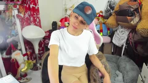 Snapshot of laurencesophiets chatting on 27, 12, 2024 SF online show from 27, 12, 2024