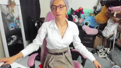 Snapshot of laurencesophiets chatting on 11, 1, 2025 SF online show from 11, 1, 2025