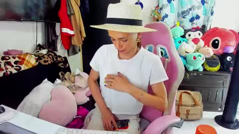 Snapshot of laurencesophiets chatting on 11, 2, 2025 SF online show from 11, 2, 2025