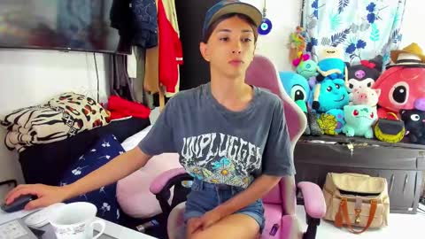 Snapshot of laurencesophiets chatting on 23, 2, 2025 SF online show from 23, 2, 2025