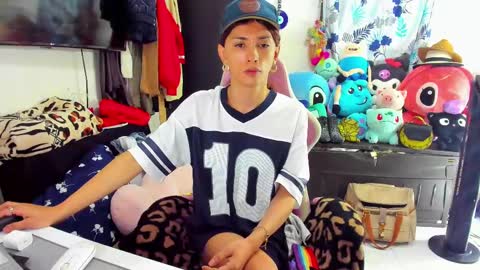 Snapshot of laurencesophiets chatting on 23, 2, 2025 SF online show from 23, 2, 2025