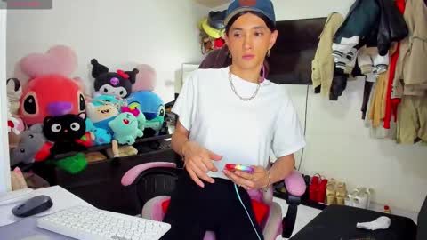 Snapshot of laurencesophiets chatting on 27, 9, 2025 SF online show from 27, 9, 2025