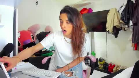 Snapshot of laurencesophiets chatting on 8, 10, 2025 SF online show from 8, 10, 2025