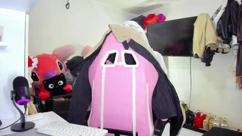 Snapshot of laurencesophiets chatting on 8, 10, 2025 SF online show from 8, 10, 2025