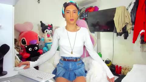 Snapshot of laurencesophiets chatting on 12, 10, 2025 SF online show from 12, 10, 2025