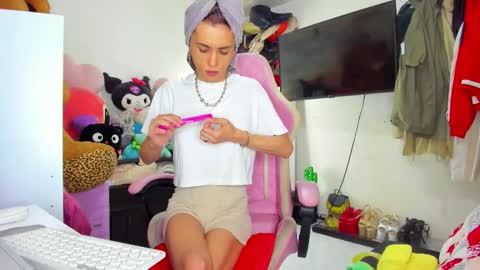 Snapshot of laurencesophiets chatting on 15, 11, 2025 SF online show from 15, 11, 2025