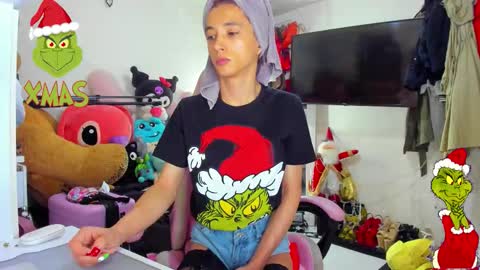 Snapshot of laurencesophiets chatting on 14, 12, 2025 SF online show from 14, 12, 2025