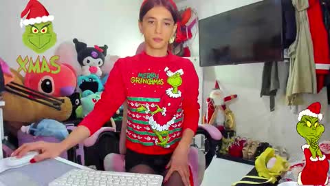 Snapshot of laurencesophiets chatting on 16, 12, 2025 SF online show from 16, 12, 2025