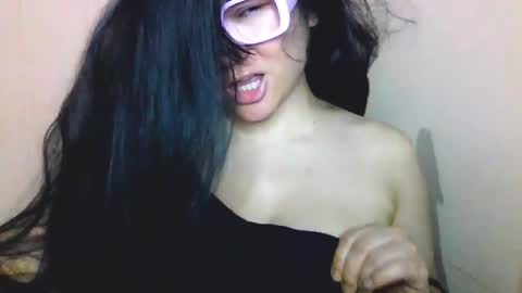 Snapshot of laurengirls1 chatting on 30, 4, 2026 onlyfan laureng7 - 7 laureng2 online show from 30, 4, 2026