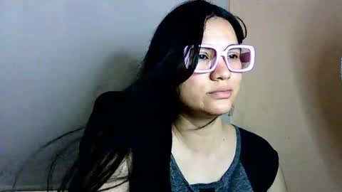 Snapshot of laurengirls1 chatting on 23, 5, 2026 onlyfan laureng7 - 7 laureng2 online show from 23, 5, 2026