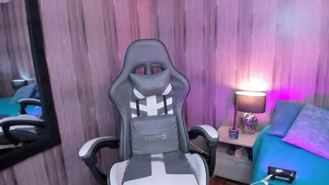 Snapshot of laurenhazel_ chatting on 17, 12, 2025 LaurenHazel online show from 17, 12, 2025