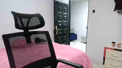 laurenhot94 online show from 18, 1, 2026