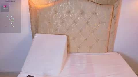 laurenn_smitth online show from 9, 3, 2026