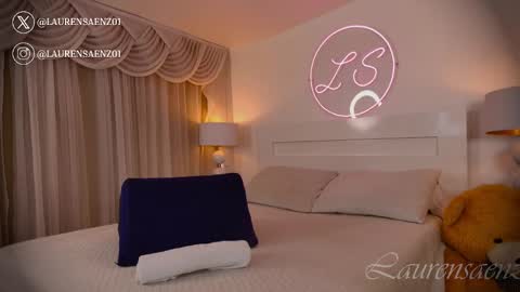 Lauren Saenz online show from 27, 1, 2025