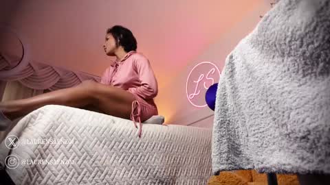 Lauren Saenz online show from 31, 1, 2025