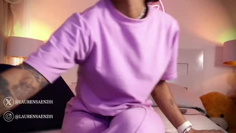 Lauren Saenz online show from 31, 1, 2025