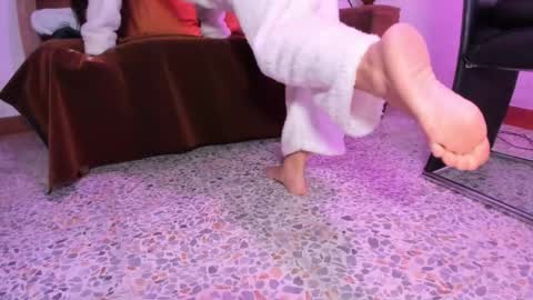 Snapshot of laurent_a chatting on 27, 10, 2025 Lucie online show from 27, 10, 2025