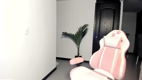 Snapshot of laurent_jones chatting on 18, 7, 2026 daniela angel online show from 18, 7, 2026