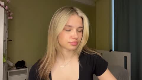 Bella online show from 8, 4, 2026