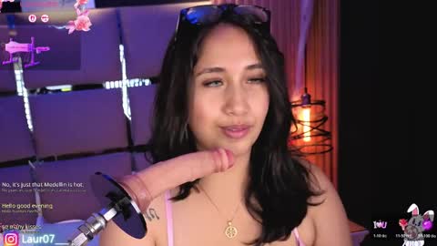 Lau Roberts online show from 9, 4, 2026