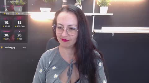 Laury  online show from 7, 4, 2026