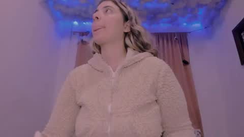 Lauu G online show from 1, 3, 2025