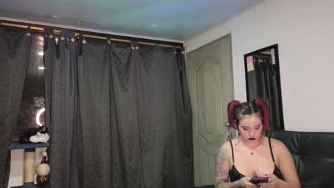 Snapshot of lauuuuuu_9 chatting on 22, 3, 2026 online show from 22, 3, 2026