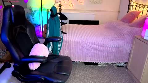 Snapshot of lavenderrzz19 chatting on 1, 5, 2026 Lavenderrzz online show from 1, 5, 2026