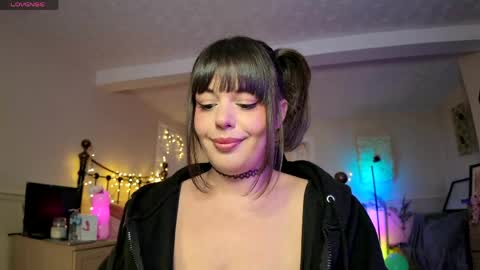 Snapshot of lavenderrzz19 chatting on 13, 5, 2026 Lavenderrzz online show from 13, 5, 2026