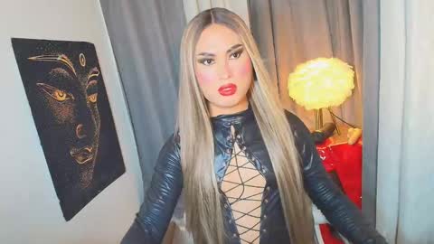 Snapshot of lavictoria_ladyboy chatting on 5, 10, 2025 Victoria online show from 5, 10, 2025