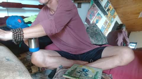 Laye19 online show from 21, 12, 2024