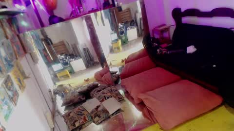 Laye19 online show from 31, 1, 2025