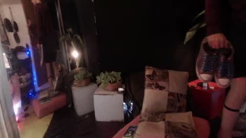 Laye19 online show from 1, 10, 2025