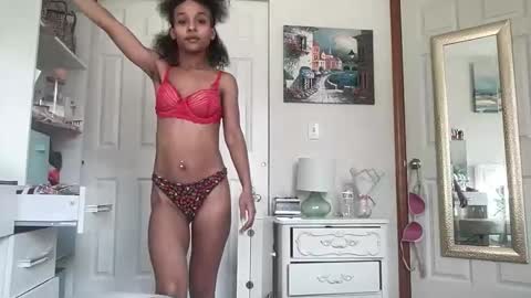 Snapshot of layla216903 chatting on 23, 9, 2025 layla online show from 23, 9, 2025