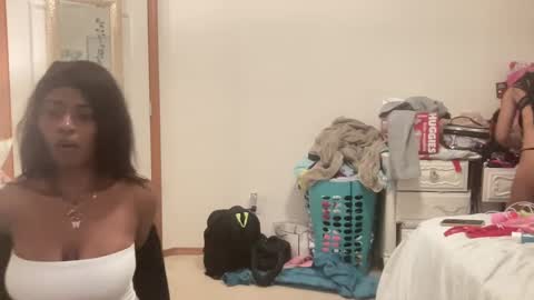 Snapshot of layla216903 chatting on 26, 9, 2025 layla online show from 26, 9, 2025