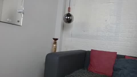 Layla online show from 10, 2, 2025